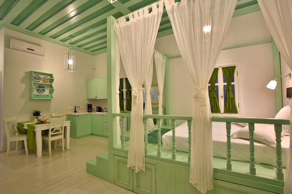 Efchi Suites 1904 29/39