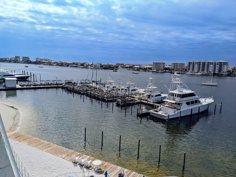 Inn on Destin Harbor, an Ascend Collection Hotel 54/59