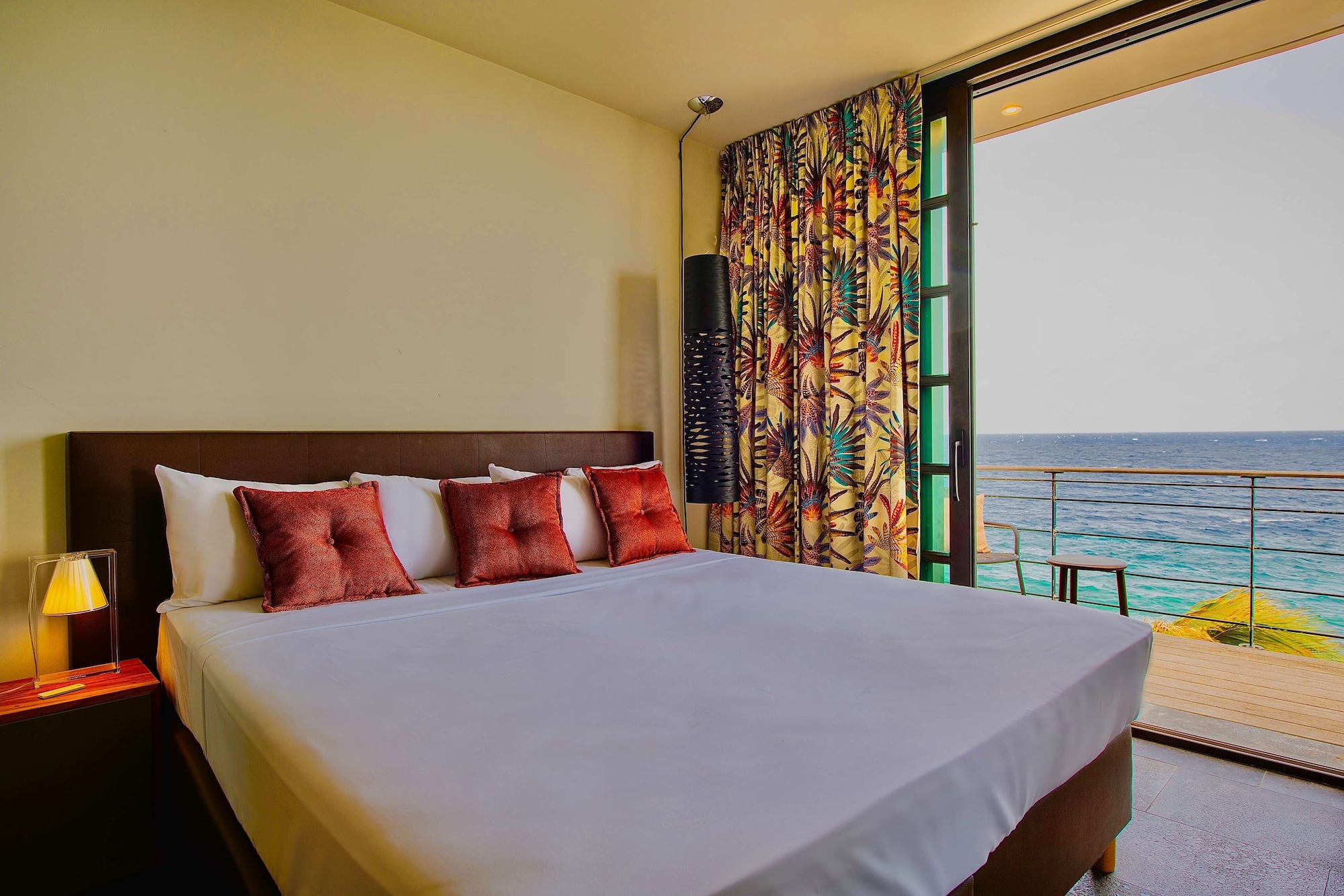 DELUXE, PENTHOUSE