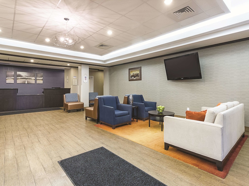 La Quinta Inn & Suites by Wyndham Glendive 3/56