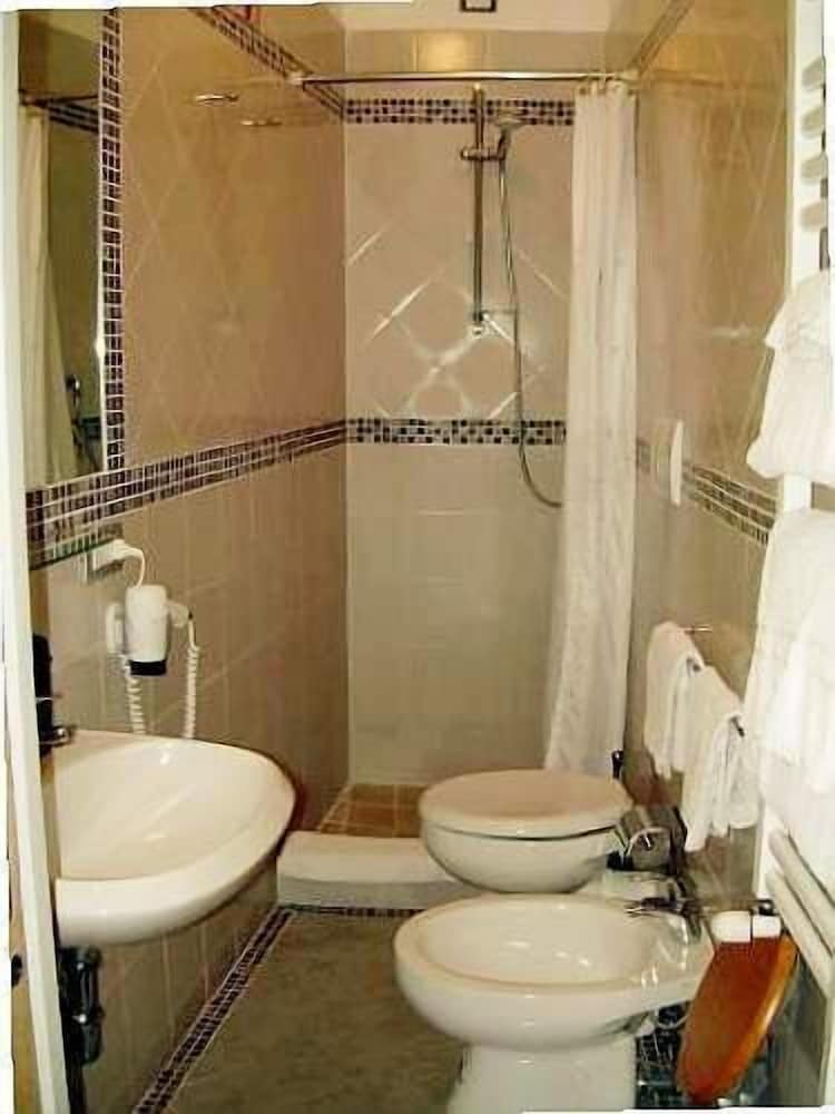 Elide Hotel 45/49