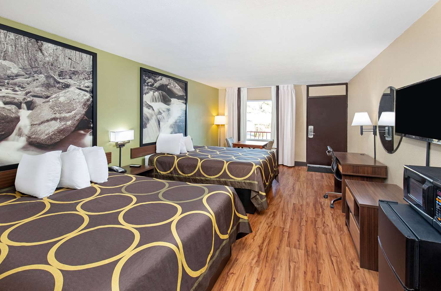 Super 8 By Wyndham Kingsport 8/25