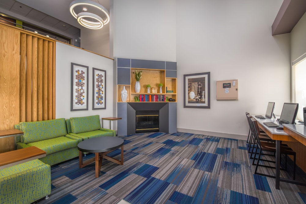 Holiday Inn Express Hotel And Suites Phoenix Airport 46/56