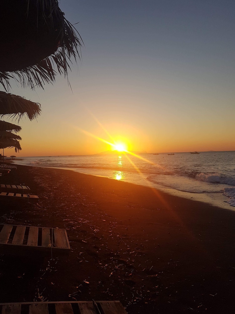 Honeymoon Beach 36/41