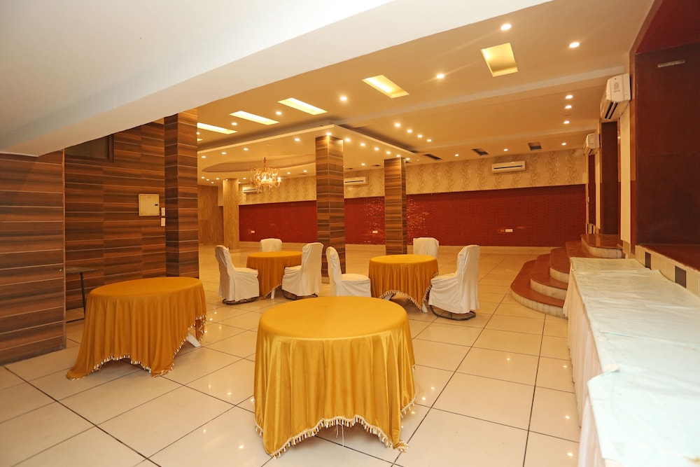 Oyo 11451 Hotel Auston 14/16