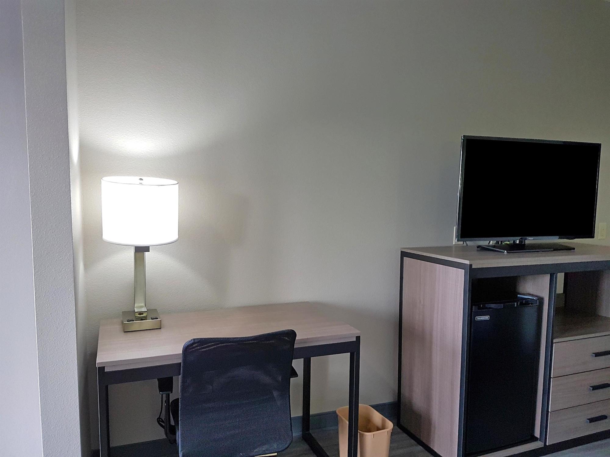 GuestHouse Houston Cypress photo3