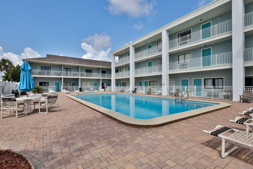 Coastal Waters Inn 13/74