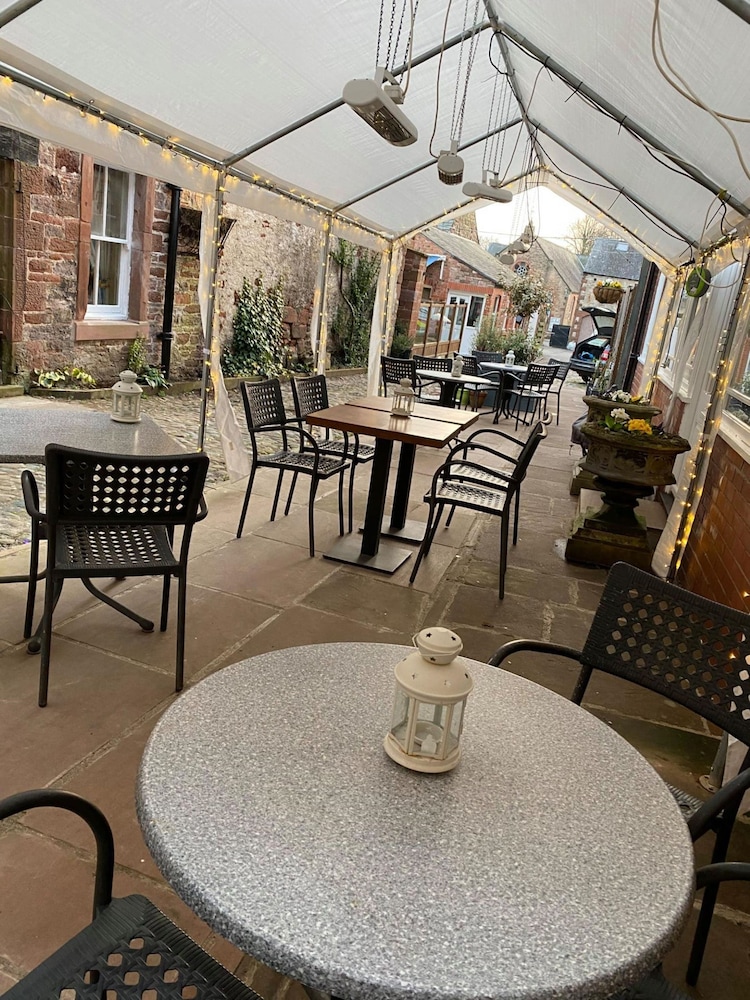 Tufton Arms Hotel 43/55