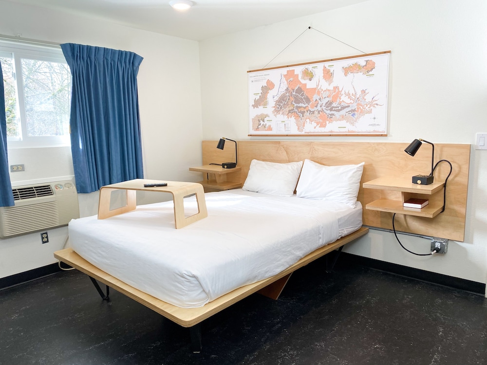 University Inn 13/63