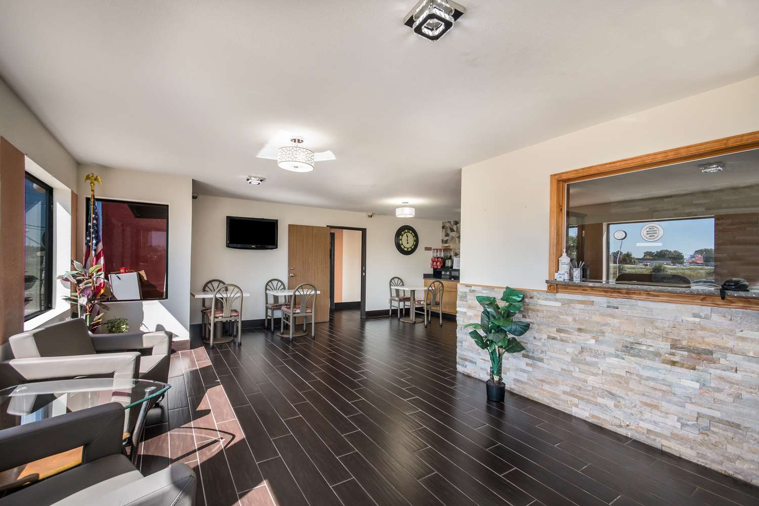 Americas Best Value Inn & Suites Harrisonville 22/33
