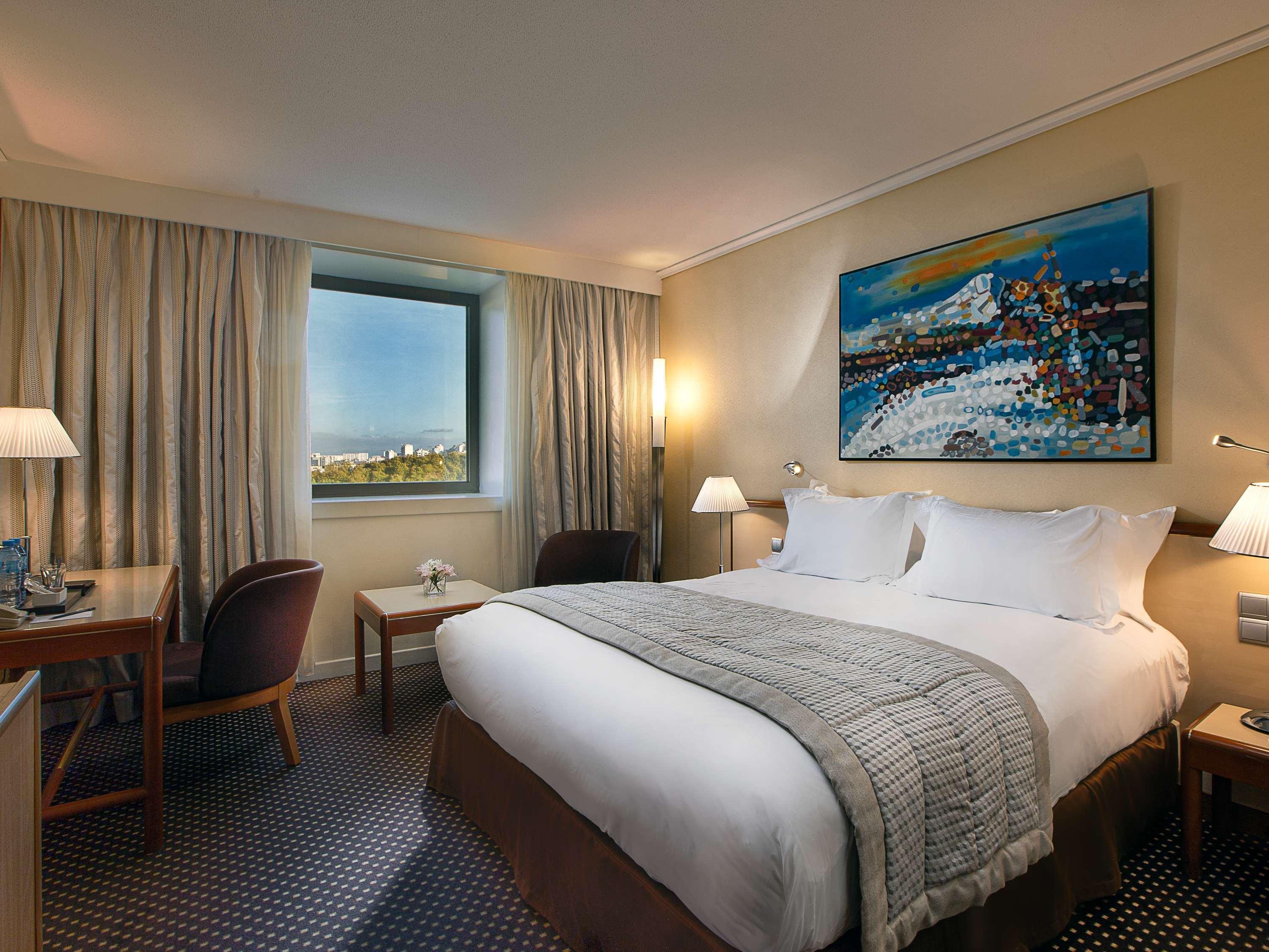 Room, King Bed, Garden View