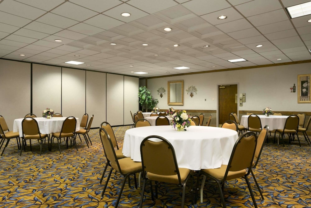 Days Inn by Wyndham Sidney OH 19/21
