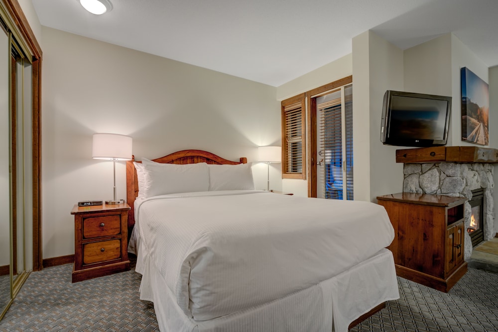 Blackcomb Springs Suites by CLIQUE 15/70