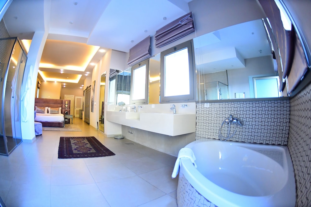 Cherry Blossom Boutique Hotel 69/69
