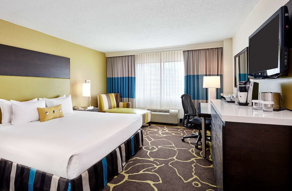 DOUBLETREE BY HILTON HOTEL CHARLOTTE 25/76