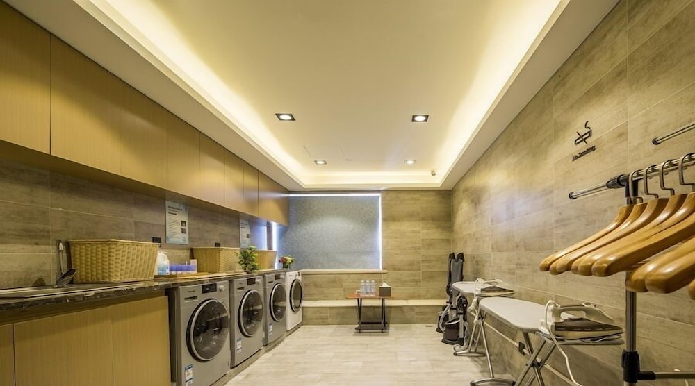 Atour Hotel (Hangzhou Binjiang Binwen Road) 42/46