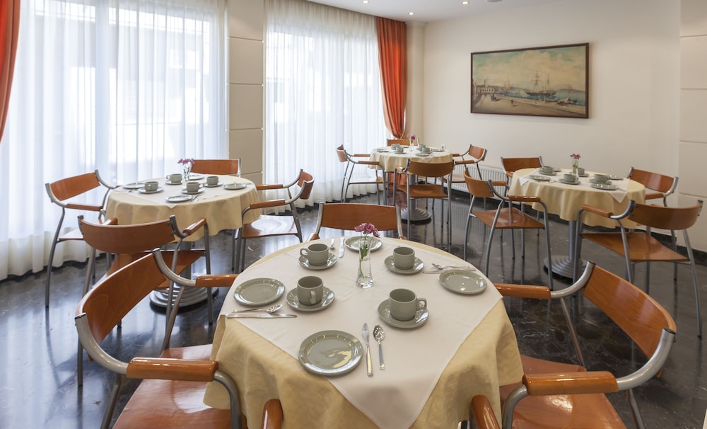 Lilia Hotel Piraeus 41/47