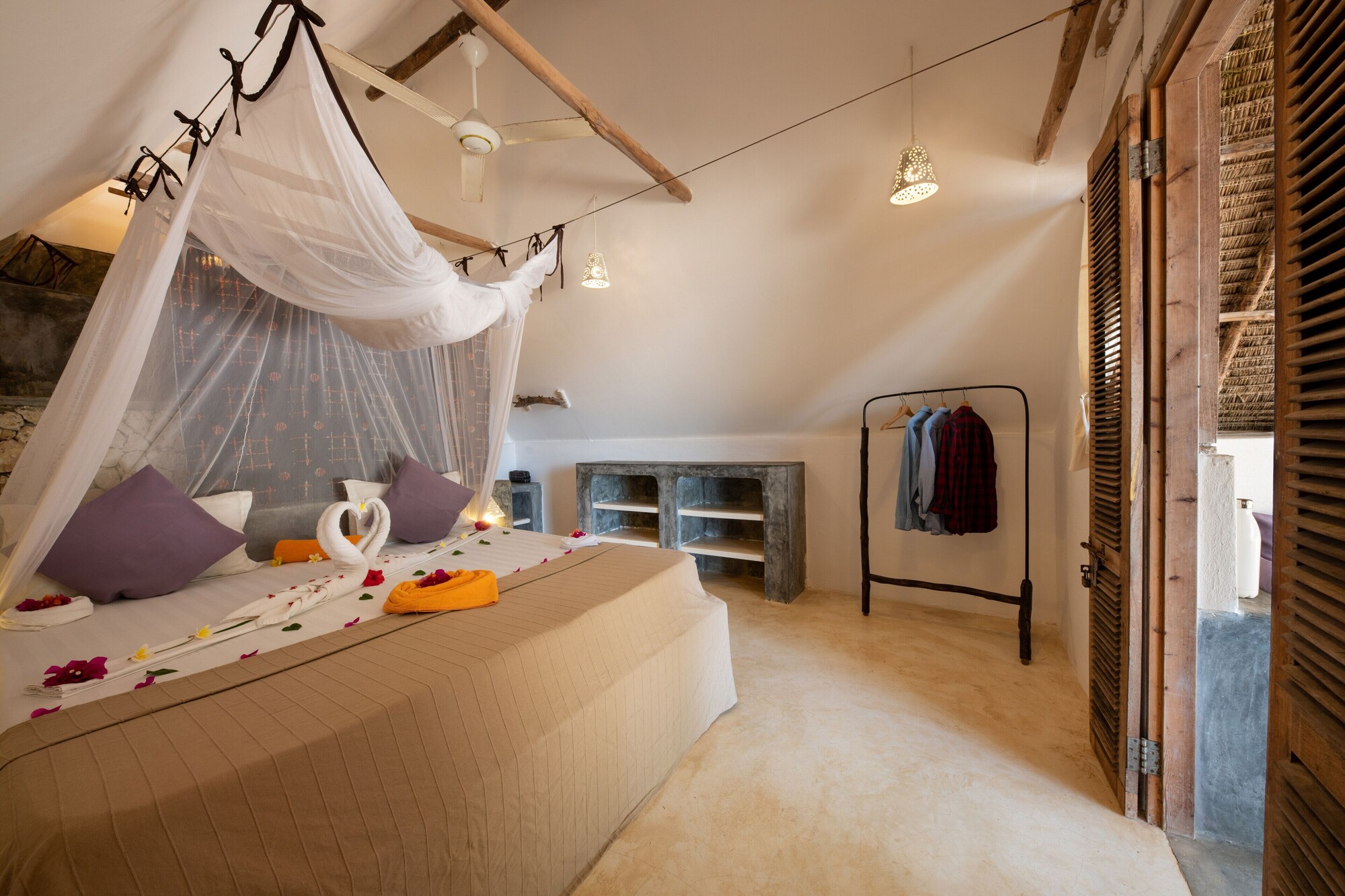 BUNGALOW, KING BED, POOL VIEW