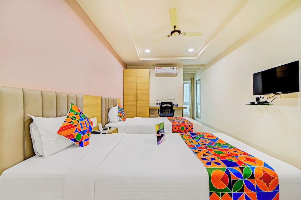 Oyo 14745 Veeraj Suites 36/50