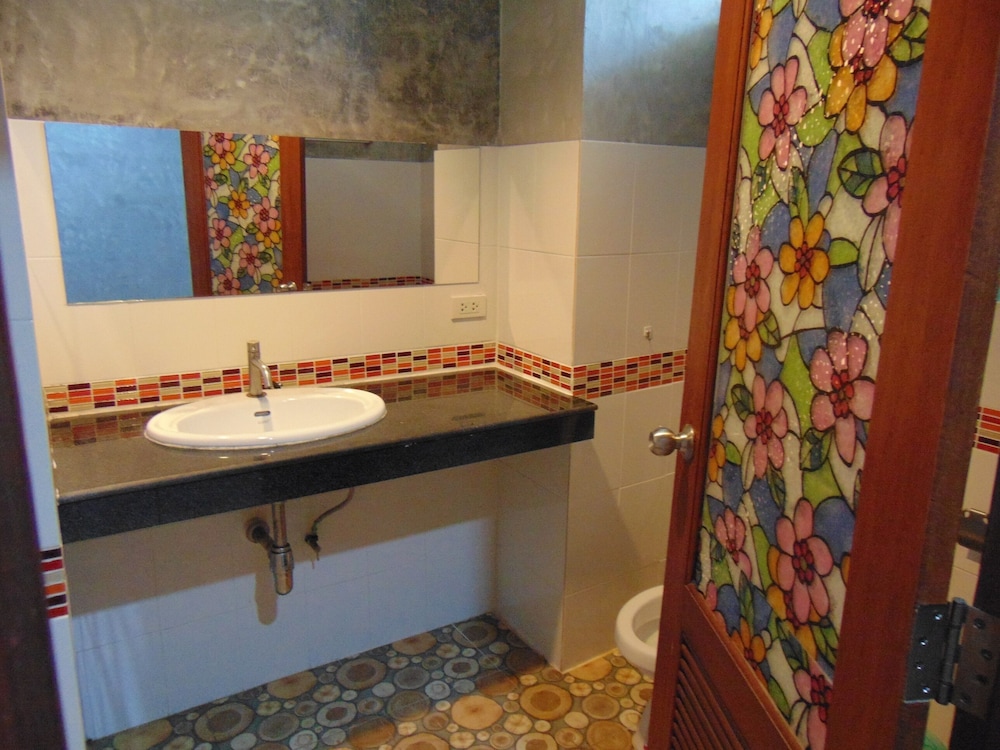 Araya Boutique Hotel 53/69