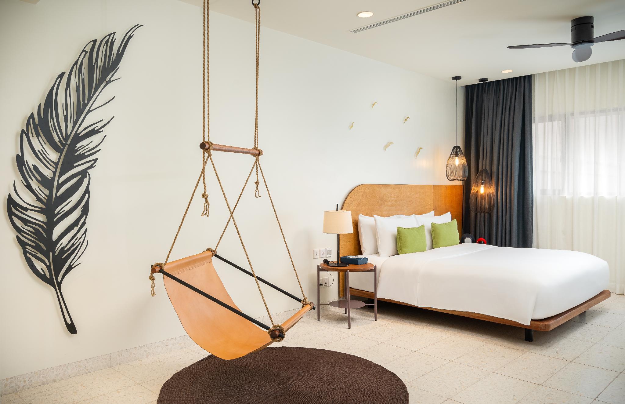Plus, Deluxe, King Bed