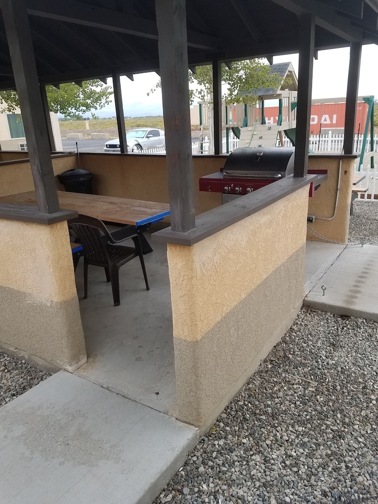 Comfort Inn Suites 10/75