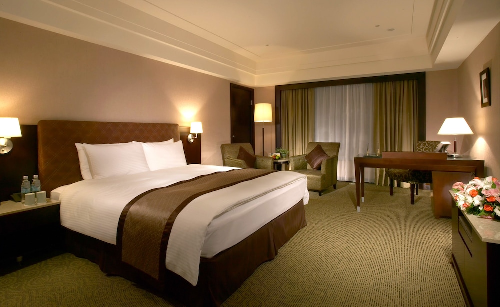 Grand Forward Hotel 8/36
