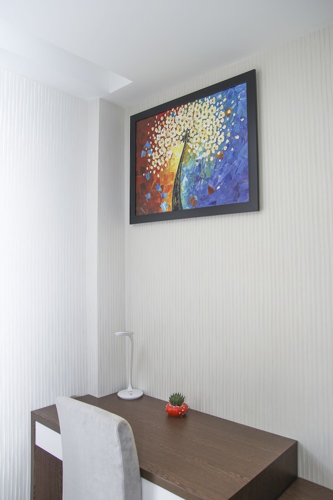 Golden Queen Aparthotel 43/63