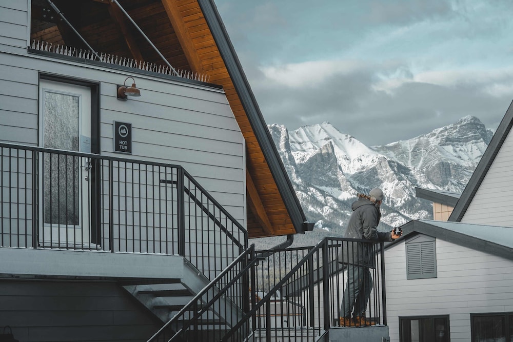 Basecamp Resorts Canmore 3/50