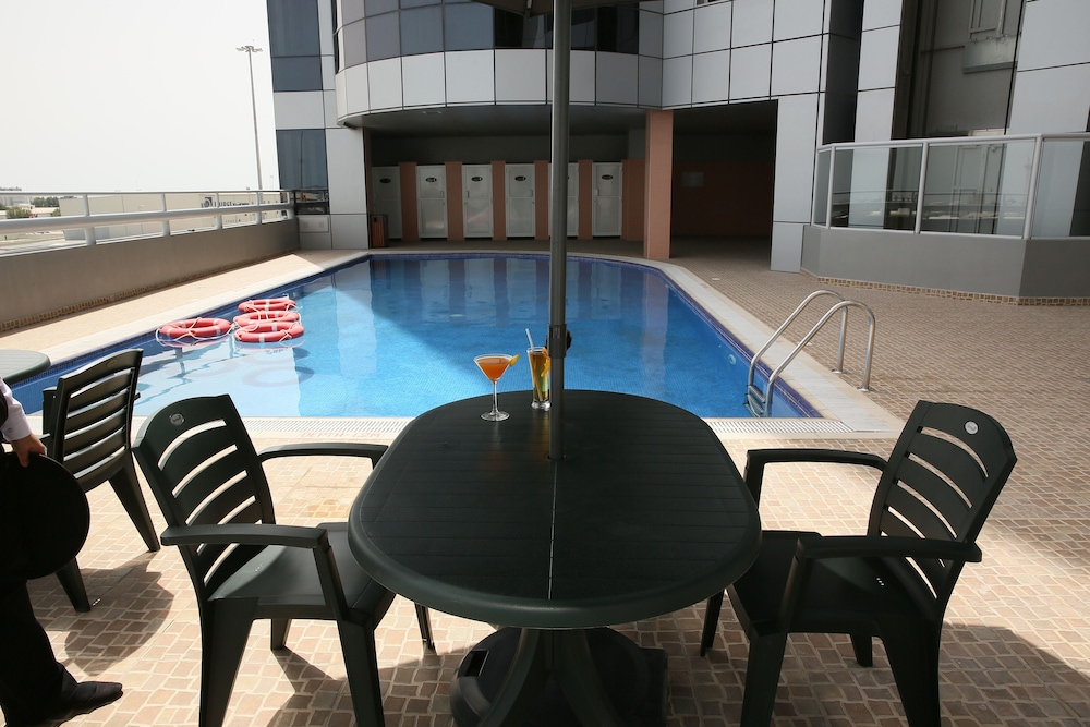ROYAL PHOENICIA HOTEL 48/50