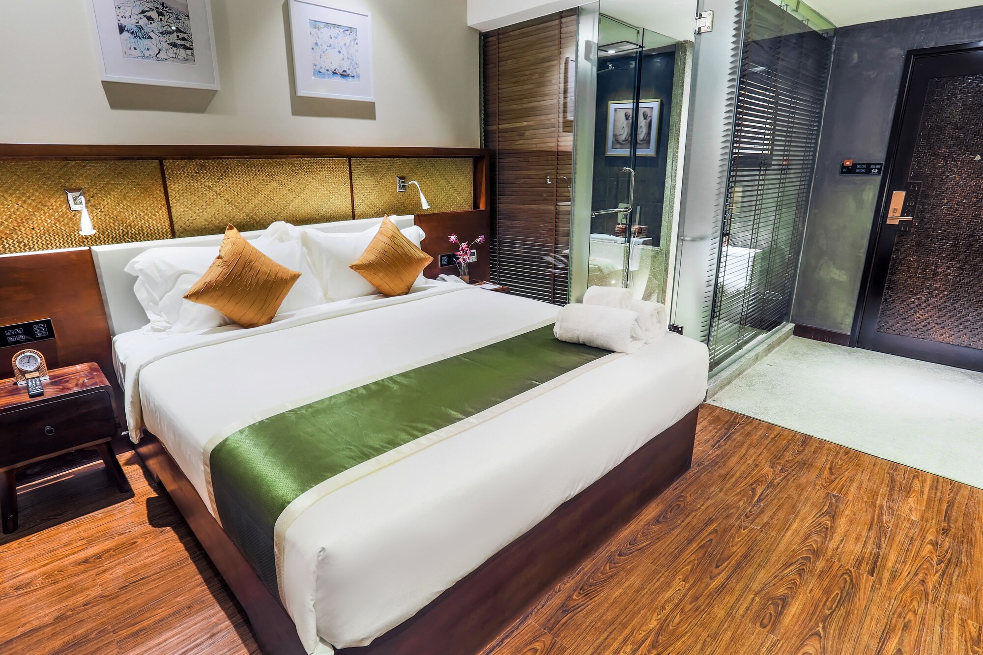 STANDARD, KING BED