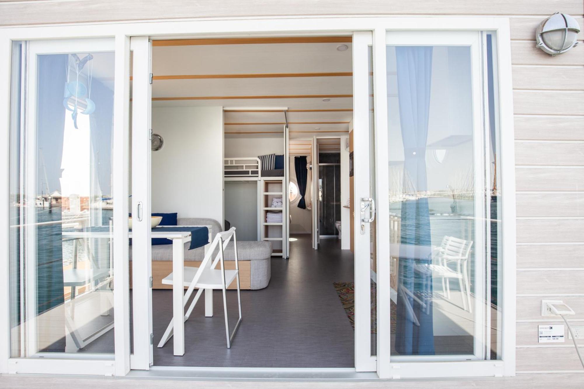 Marina Blu Floating Resort Rimini 12/27