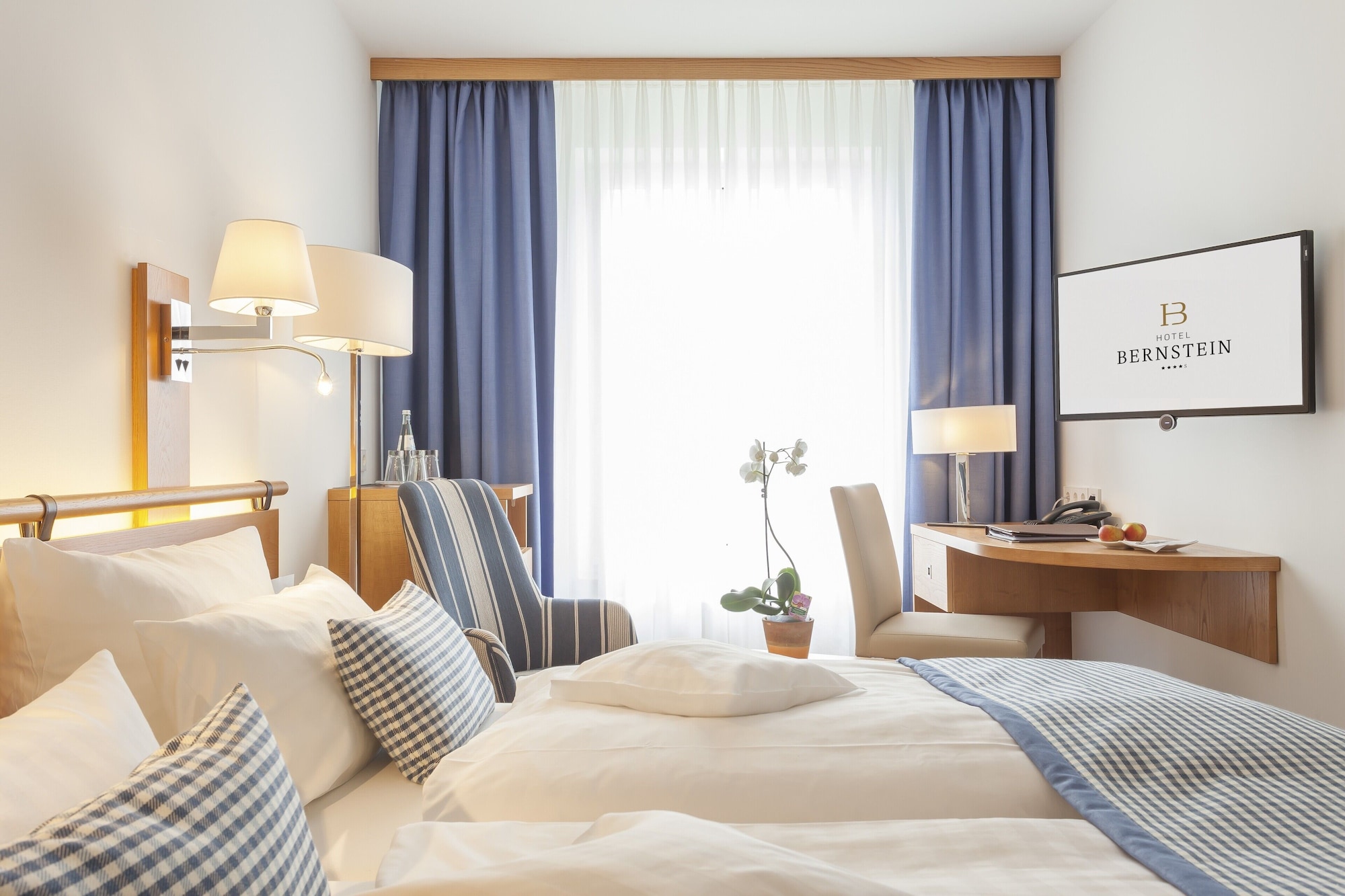 غرفة قياسية بسرير مزدوج بإطلالة على البحر في الطابق الأرضي، Hotel Bernstein 3/5