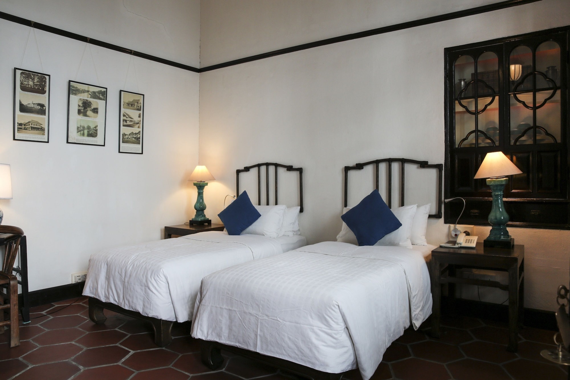 TWIN BEDS