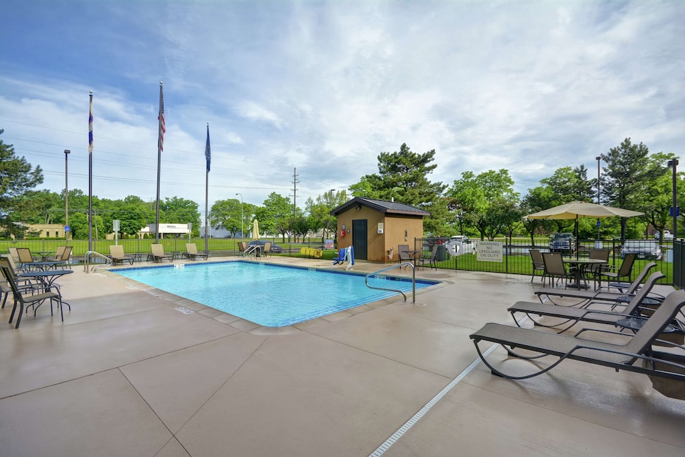 Hampton Inn Detroit/Madison Heights/South Troy 25/56