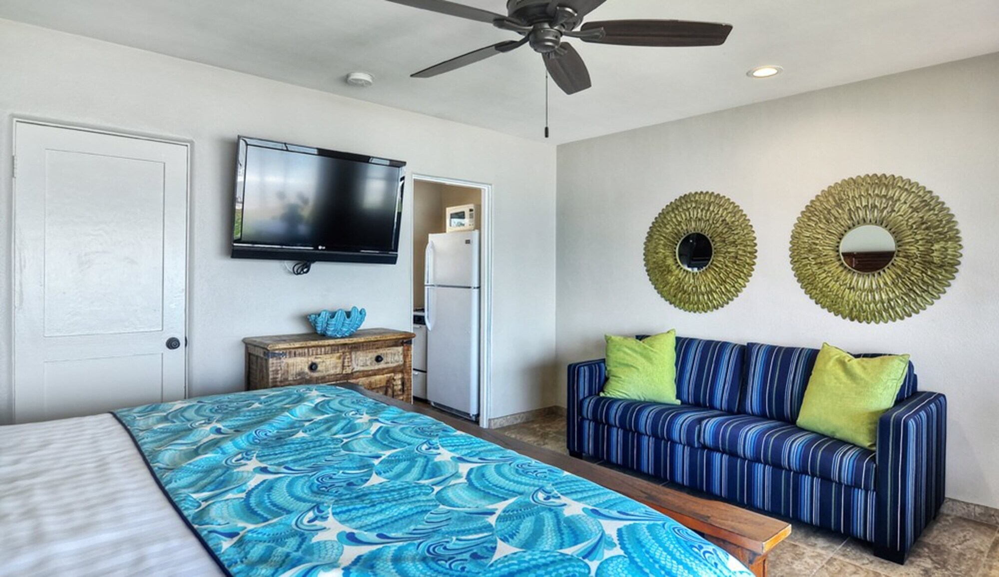 Deluxe, Villa, King Bed, Beach View, Sofa, North Wing