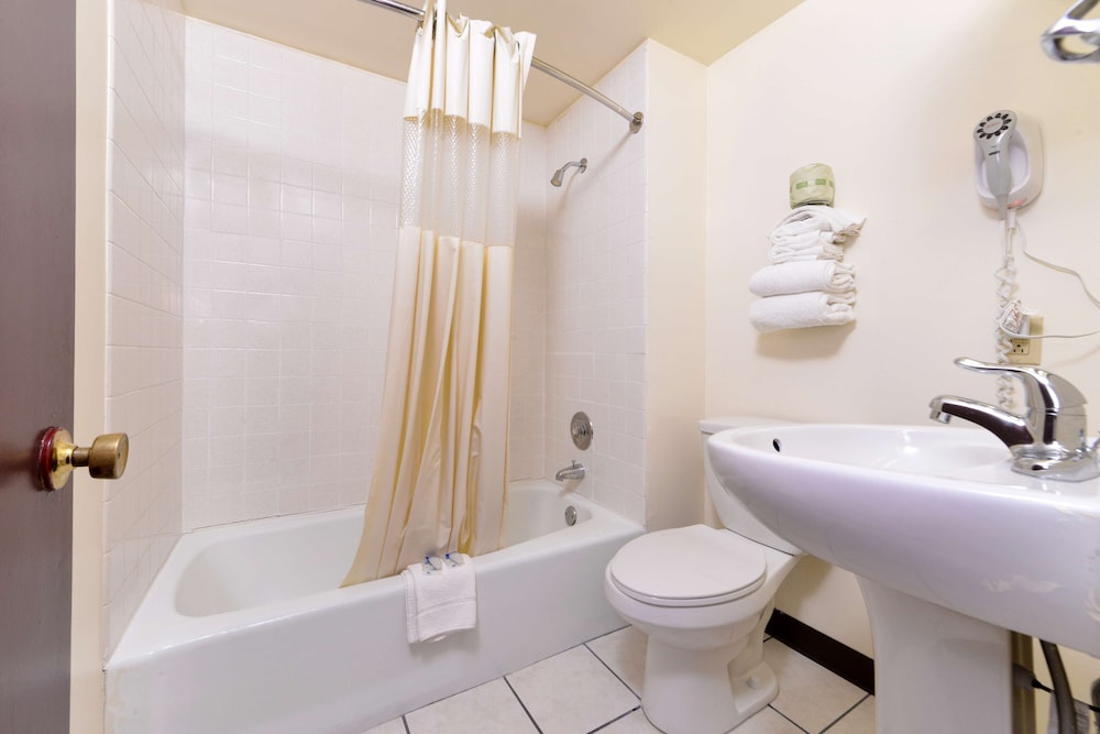 Americas Best Value Inn Geneva 12/38