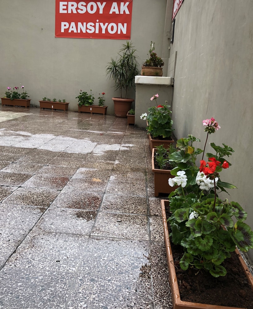 Ersoy Ak Pansiyon 32/50