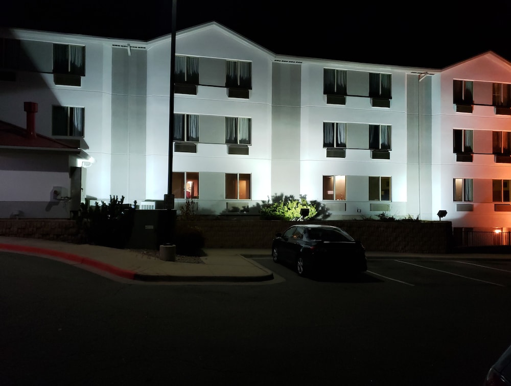 Days Inn by Wyndham Thornton 2/59