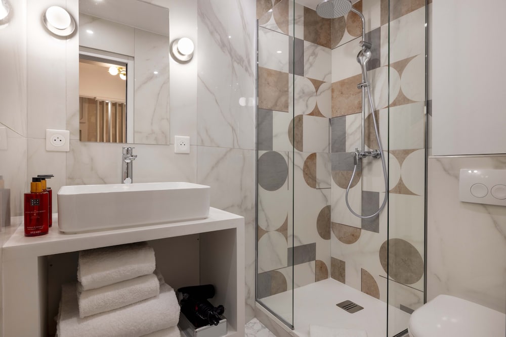 Yuna Blanche Serviced Apartments 65/71