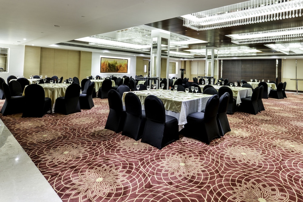 Lemon Tree Hotel Jammu 13/16