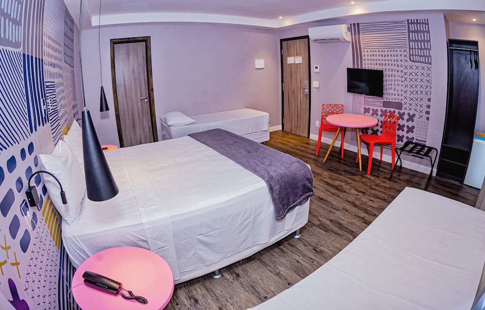 B Hotel 9/50