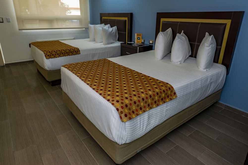 Quinta Dorada Hotel and Suites 20/34