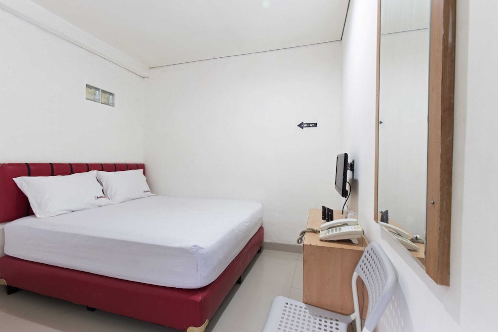 Reddoorz Plus Jalan Pemuda Jakarta 8/34