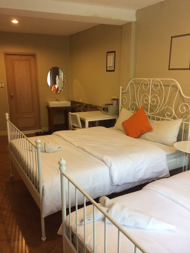 VX The Fifty Hostel 14/55
