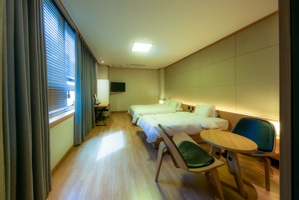 Hotel Food & Tour 16/50