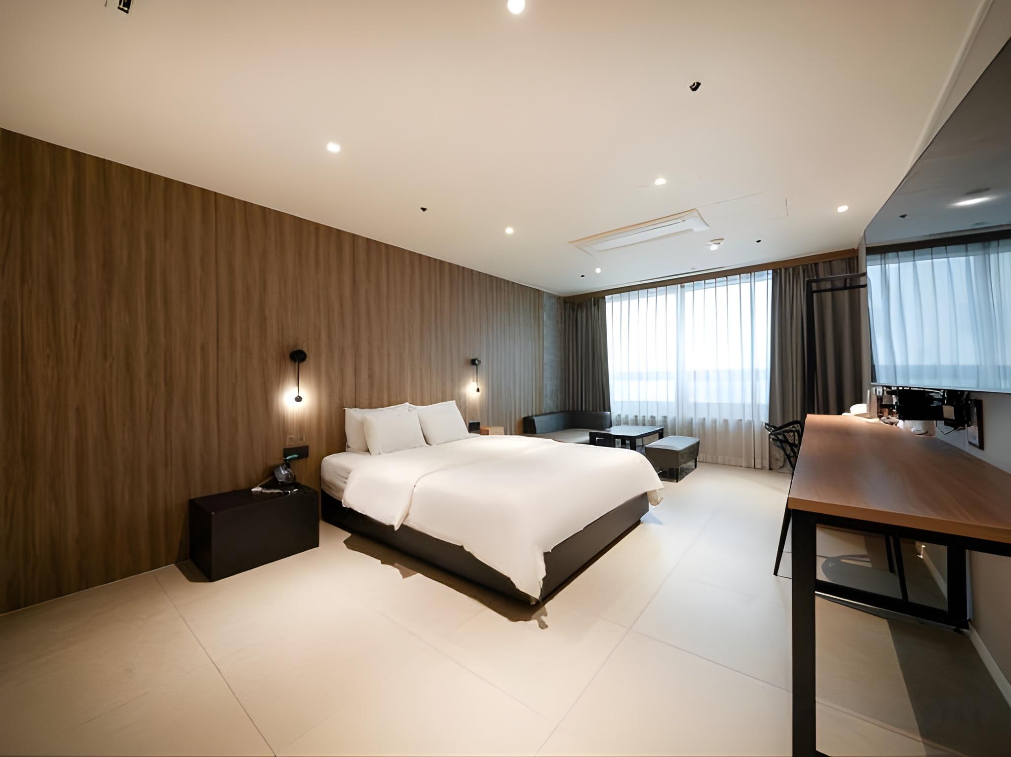 Queen Town Hotel 13/33