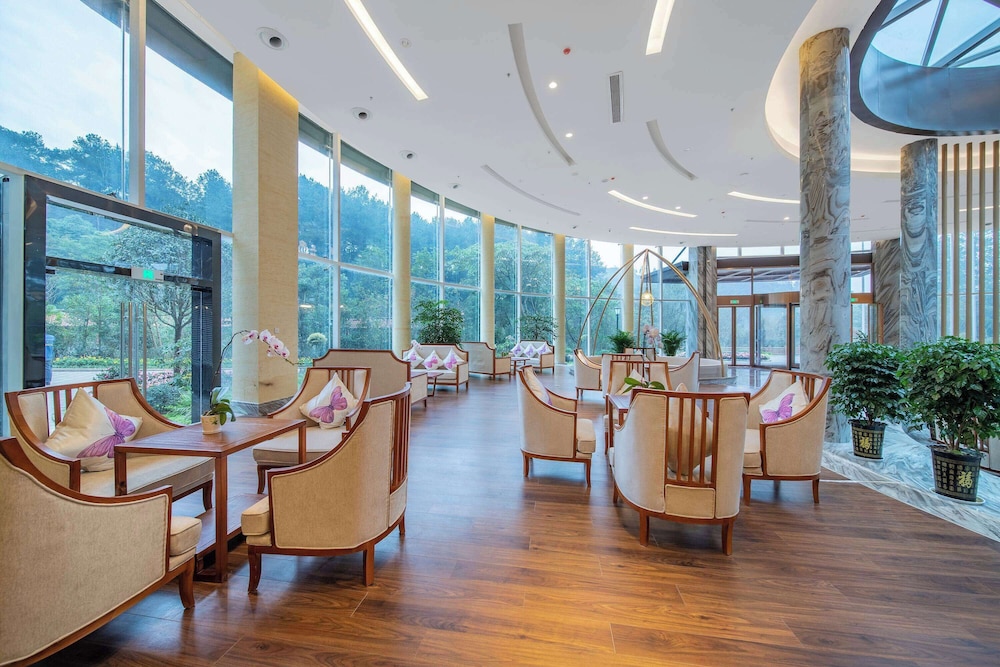 Howard Johnson Lake Serenity Hotel Neijiang 23/46