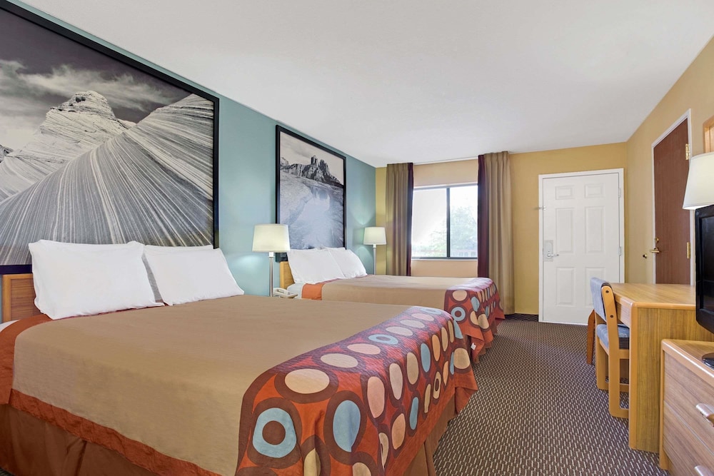 Super 8 by Wyndham Tucson/Grant Road Area AZ 13/50