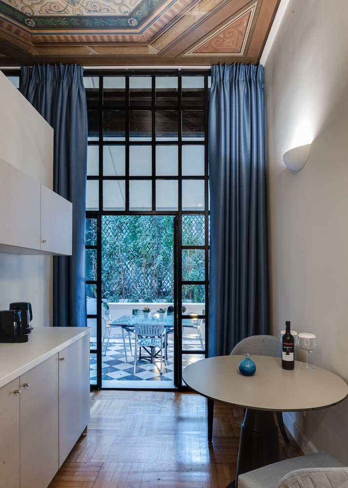 33 Solonos Suites 41/50